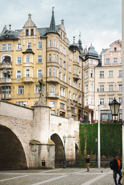 Asahi Beer Hall and Super Dry Hall (vista exterior desde el otro lado del río)