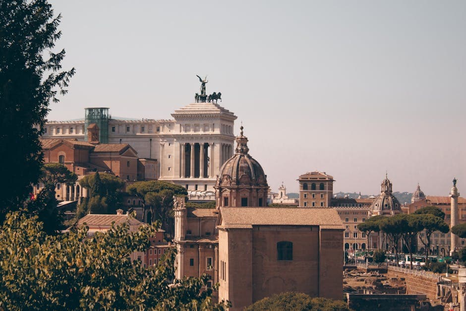 Forum Romain (vue depuis la terrasse de la Via dei Fori Imperiali ou le côté du Capitole)