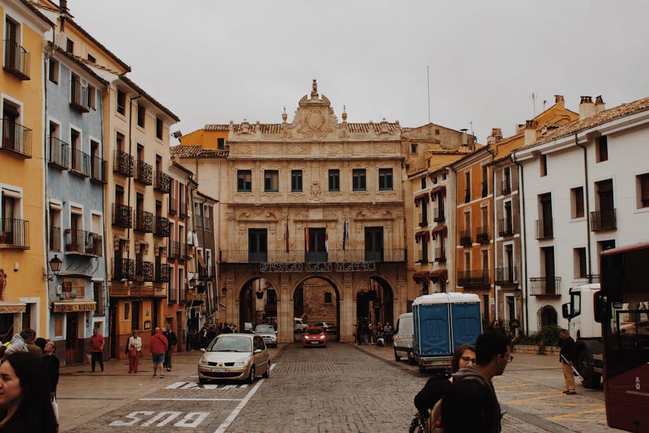 Arco de la Macarena and city walls (processional gateway)