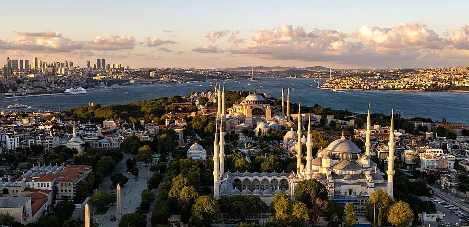 Istanbul: Imperial Mosques, Aqueducts and Skyline Views